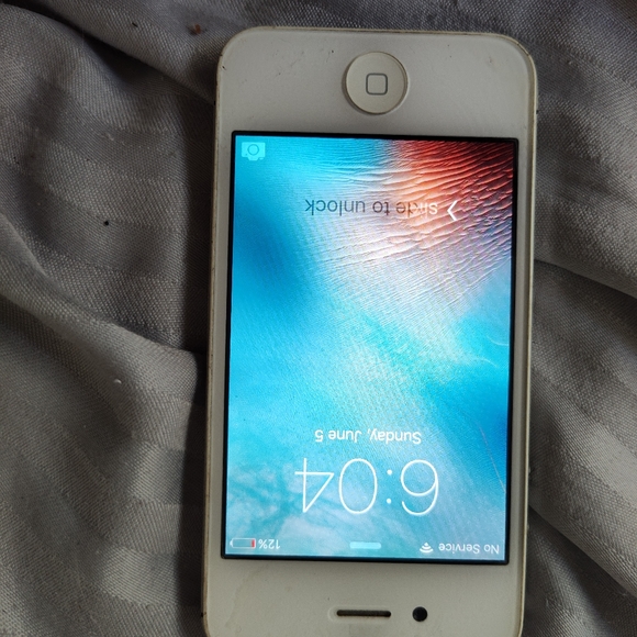 Iphones 4s Great Condition, Works Great - Picture 15 of 16